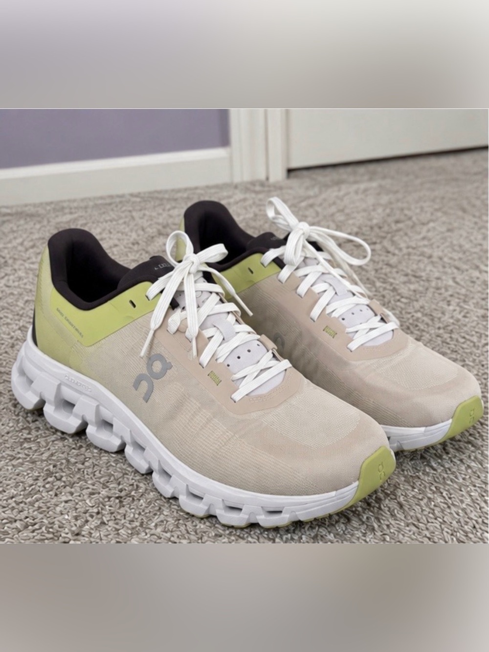 On Cloudflow 4 Women’s size 9 Zest Frost Running Shoes.  New in Box